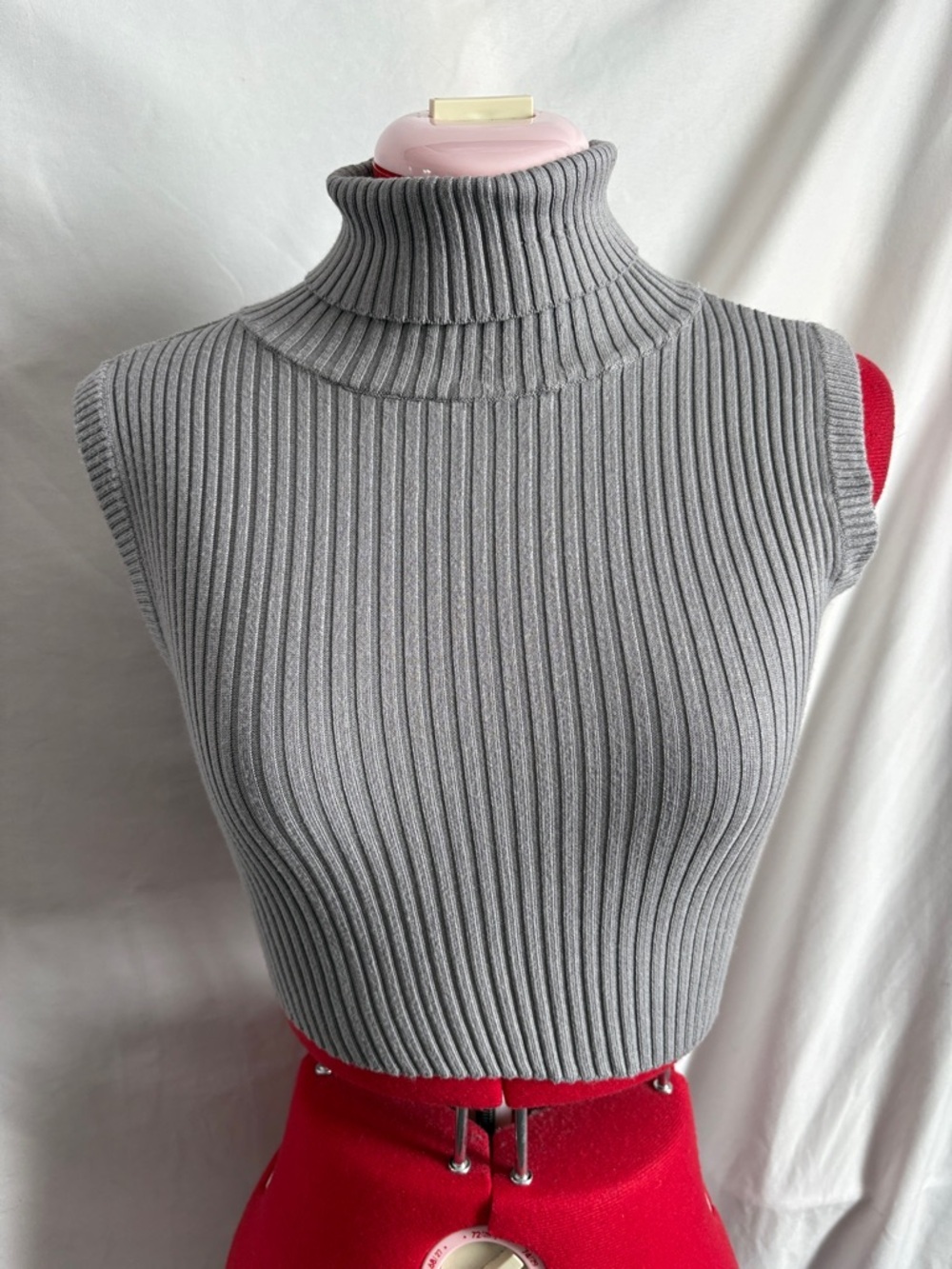 Forever 21 Grey Ribbed Sleeveless Turtleneck Crop Sweater